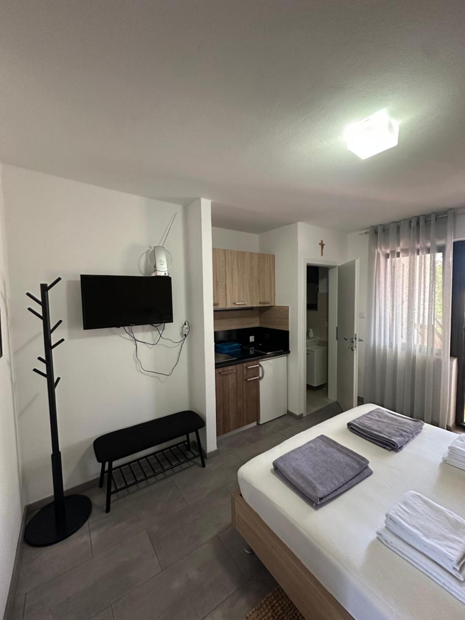 Studio Apartman Stefanija セルツェ エクステリア 写真