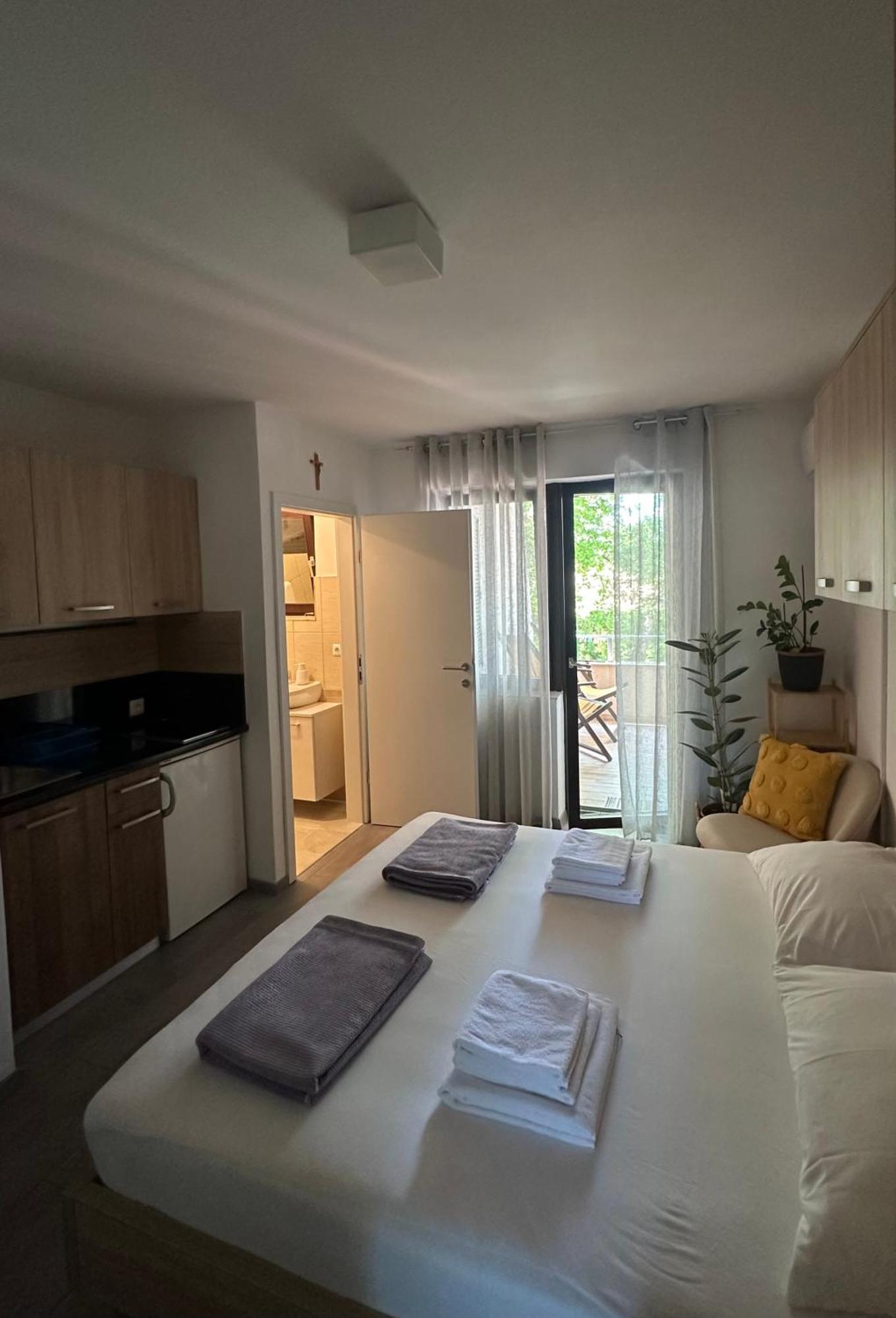 Studio Apartman Stefanija セルツェ エクステリア 写真