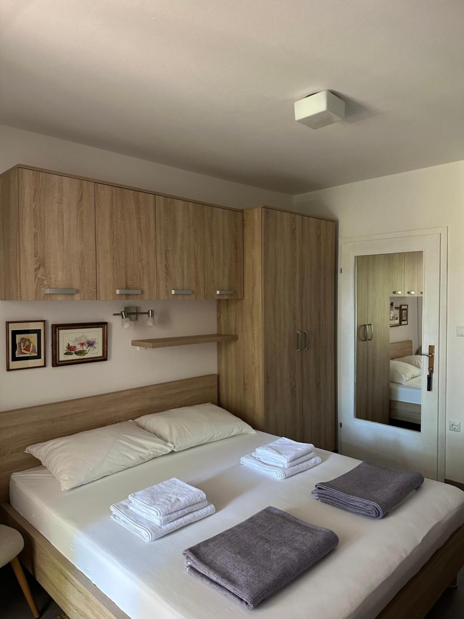 Studio Apartman Stefanija セルツェ エクステリア 写真